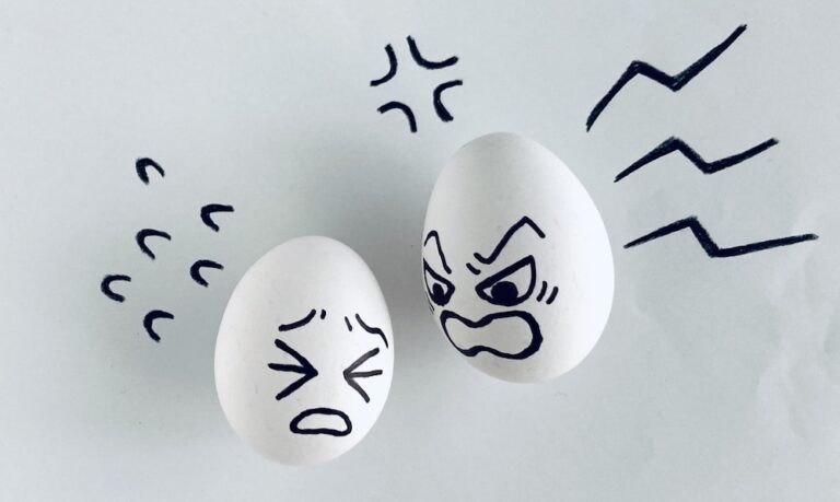 物に当たるならまだしも、動物や子どもに八つ当たりをして虐める人