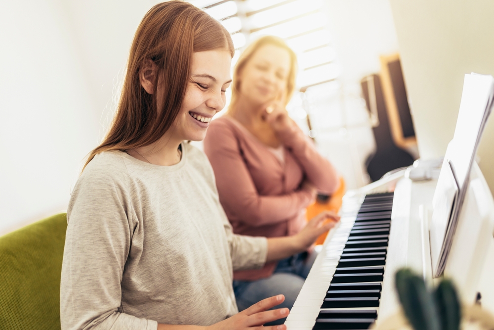バース大学（イギリス）の最新の研究で判明！ピアノを習うことで、うつ病、不安、ストレス予防！更には脳機能（認知能力）向上！