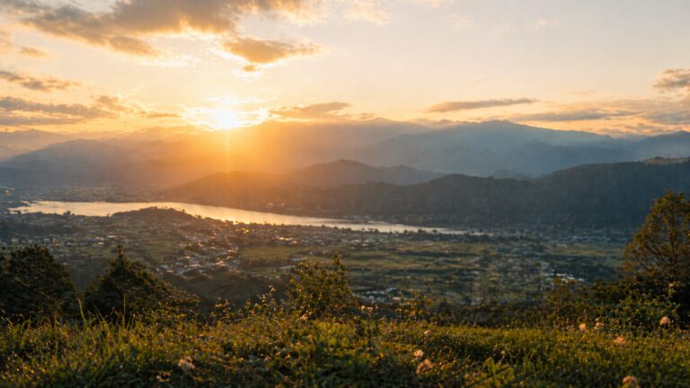 “みじめ”は現実ではない。そう意味づけていただけだ――僕たちが自分にかけた呪いと、他人から植えつけられる錯覚、そして現実を変える努力について